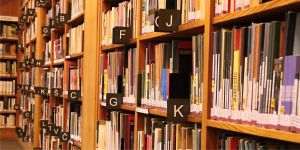 Bibliotecile României în declin - apel la salvarea unei infrastructuri culturale esenţiale